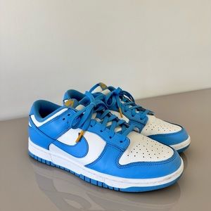 Nike Dunks low in University Blue
